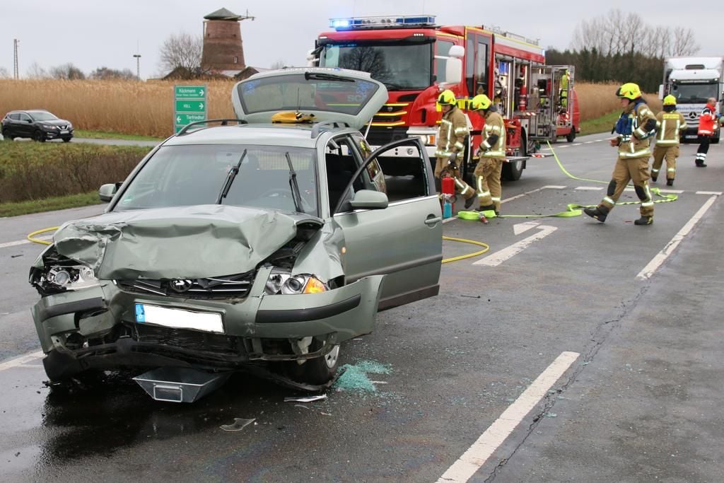 Zwei Verletzte Bei Unfall Auf Der B 64