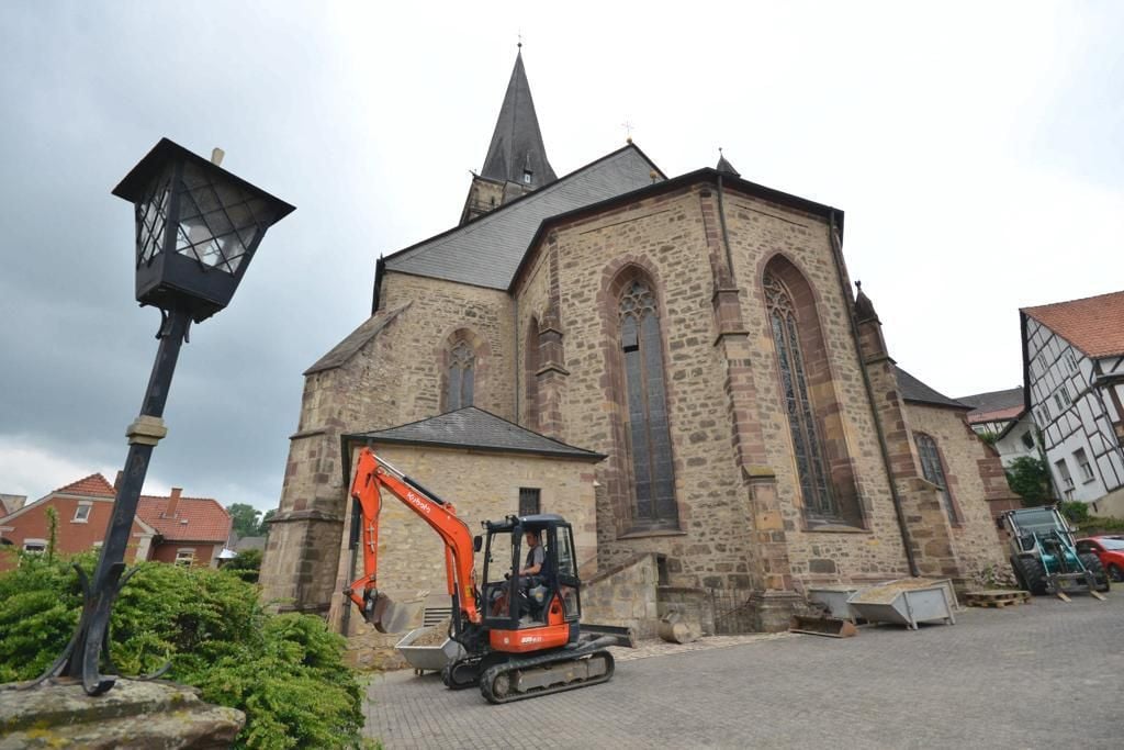 Pfeiler stützen marode Sakristei