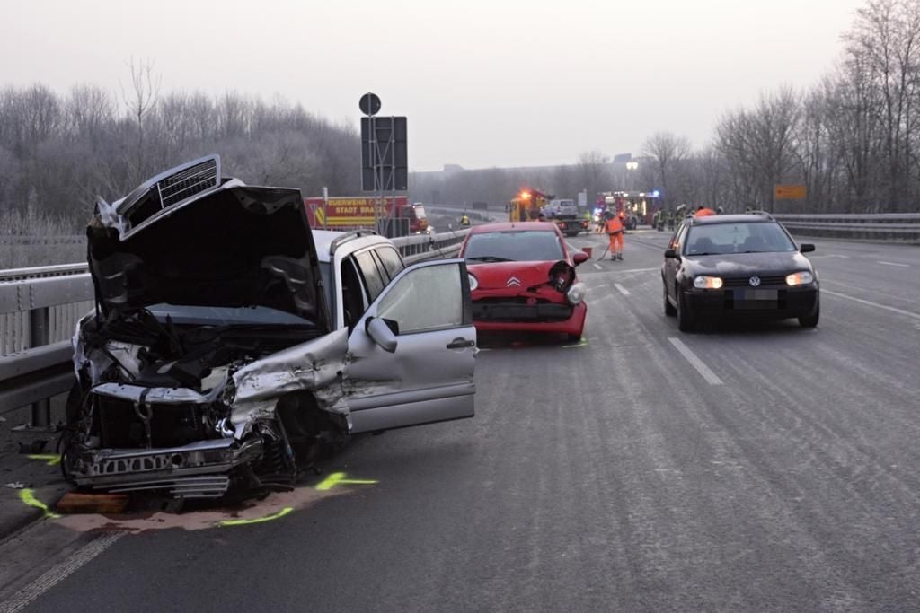 B 64 Nach Frontalzusammenstoß Wieder Frei