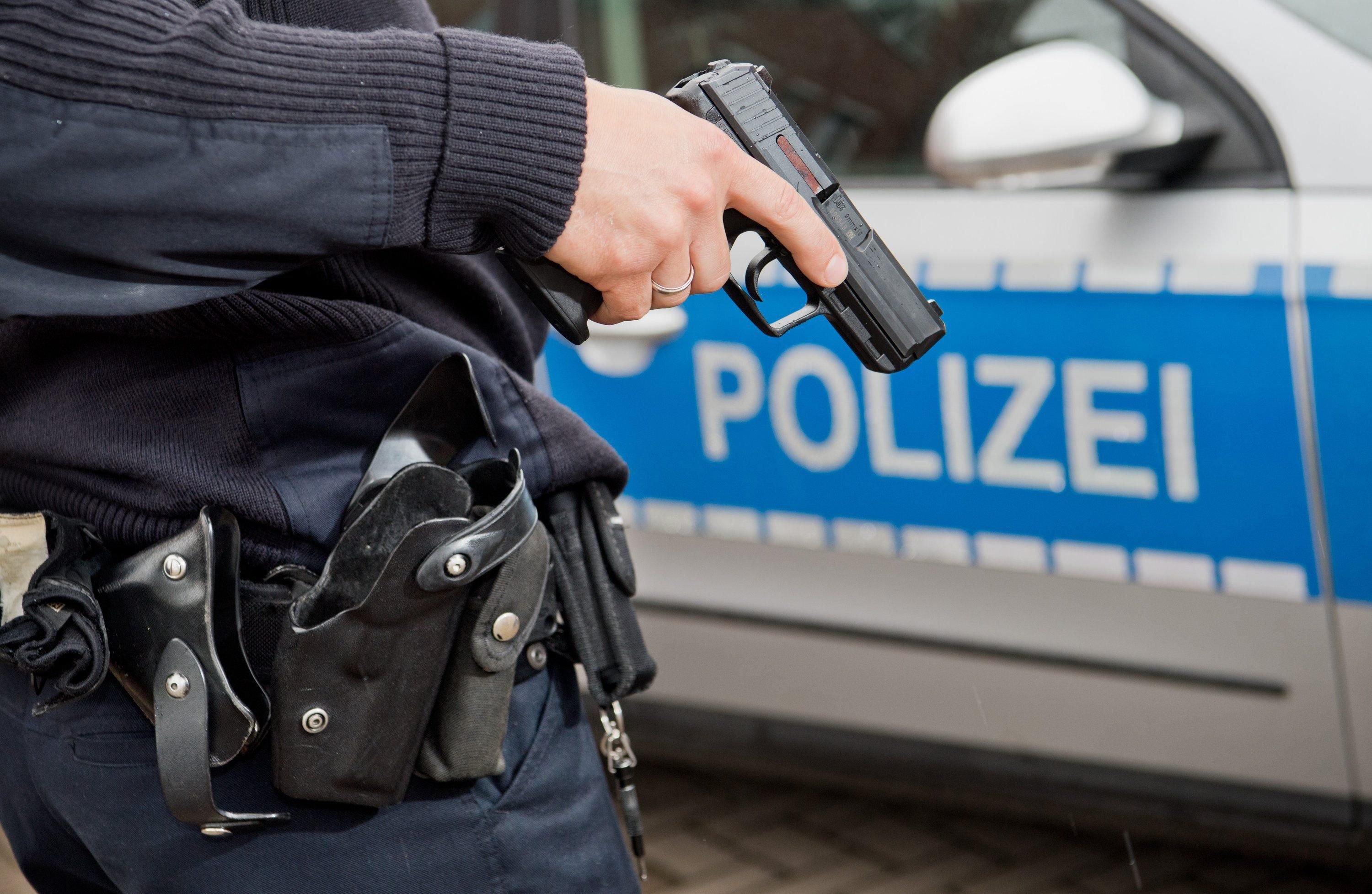 Fragen und Antworten Warum Polizisten zur Waffe greifen