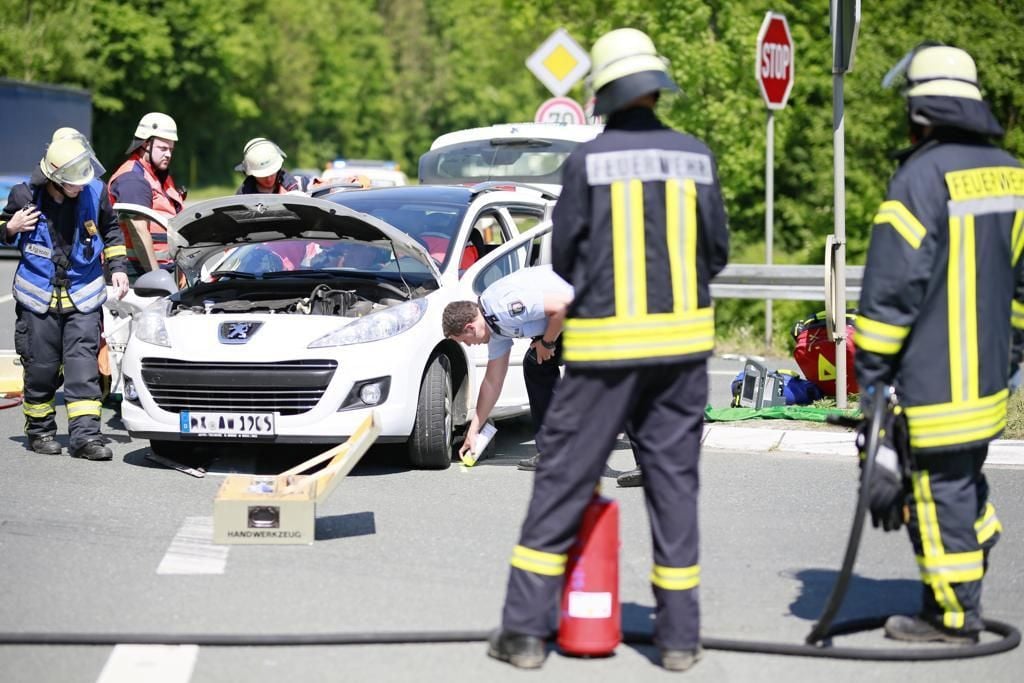 Drei Verletzte Nach Unfall Auf B64