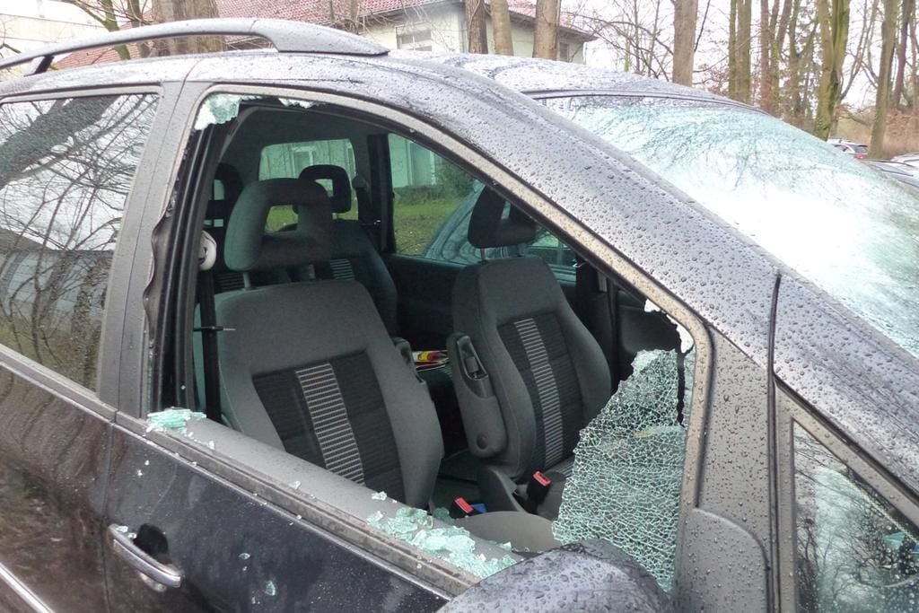 Zwei Autos aufgebrochen