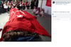 Die in Militäruniformen gekleideten Kinder liegen zum Gedenken an gefallene Soldaten unter einer türkischen Flagge: Dieses Foto stand seit dem 2. April bis Mittwoch auf der Facebook-Seite der Ditib-Gemeinde Herford. Im Laufe des Tages wurde es mit anderen Fotos entfernt.