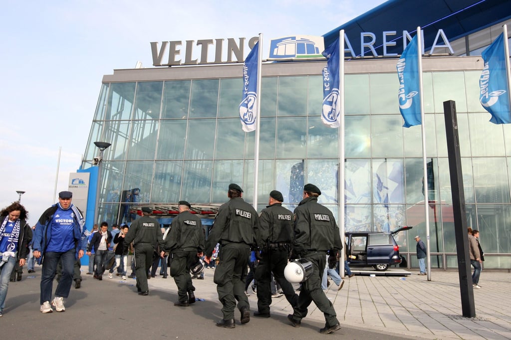 Nach mutmaßlicher Attacke auf Schalke-Fan: Polizisten angeklagt