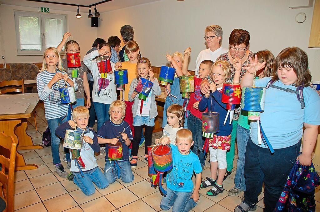 Bunte Windspiele für den Garten