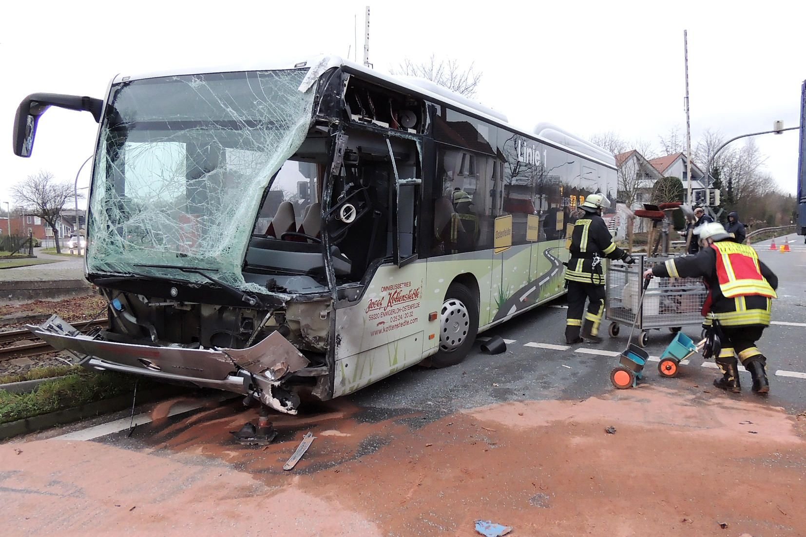 Autobus Prallt Gegen Laster