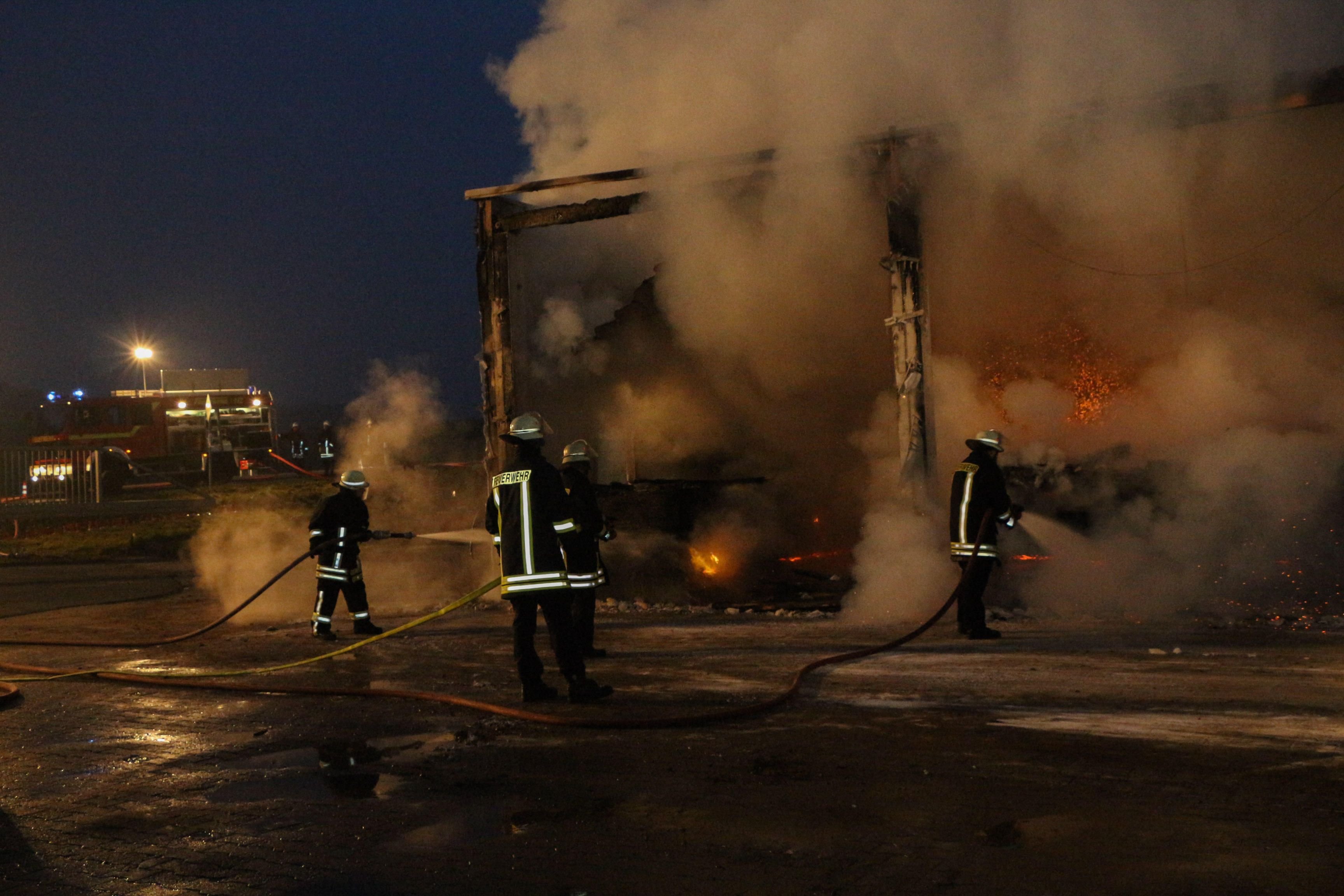 Lagerhalle In Flammen