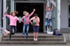 Die Ferien können kommen: Sophie Hansmann (12/von links), Lara Walkenhorst (11), Faris Yumusak (11) und Timo Lorenz (10) besuchen die Klasse 5b der Otto-Hahn-Realschule in Herford.