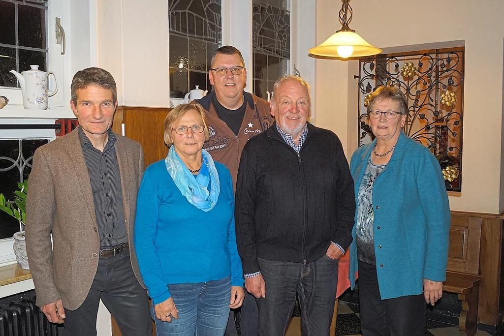 Mitglieder stehen hinter Rath