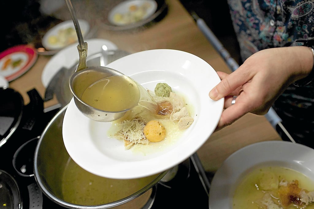 Venezianische Suppe als Zwischengang setzt auf Huhn, Rind und Kalb