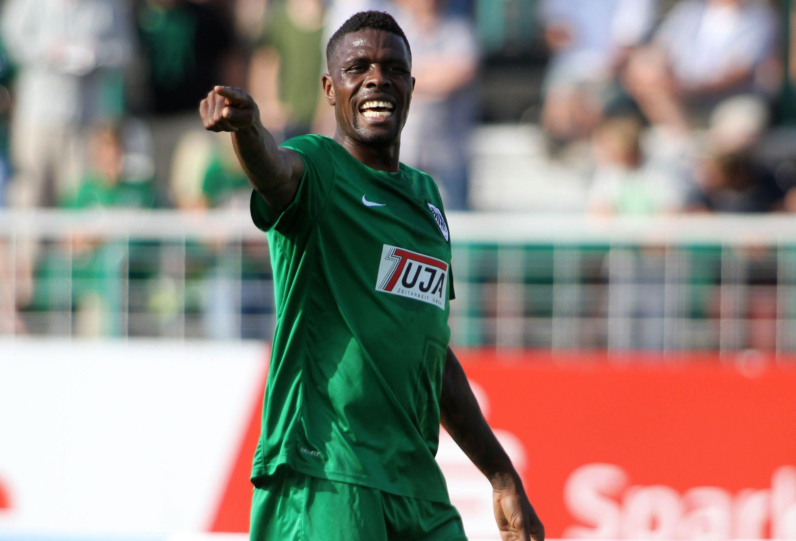 Abschiedsgrüße von Mo Idrissou an SCPFans