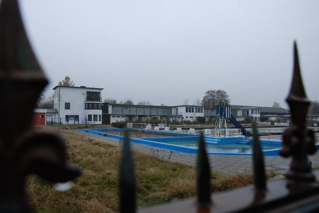 Gutachter empfehlen Hallenbad im Brückfeld