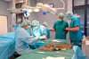 Operation gelungen, Patient wohlauf:  Ob das - wie hier in einem OP-Saal des Marienhospitals – auch für die Zukunft des Krankenhauses gilt, muss sich noch zeigen.