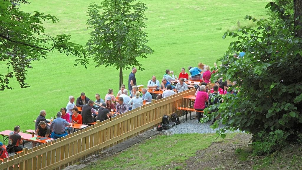 Warburg Biergarten an der Brauerei doch noch diesen Sommer