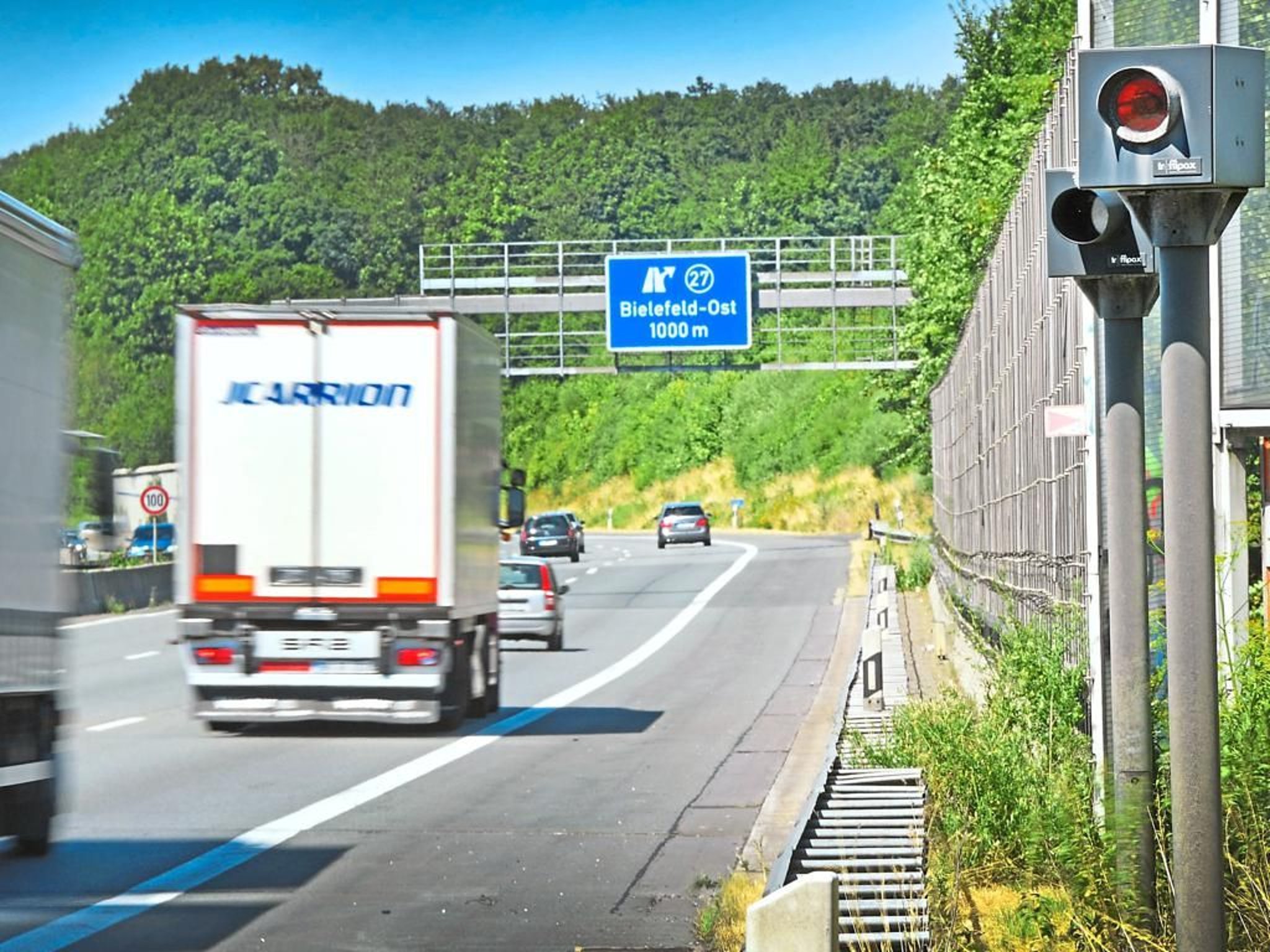 Drei Sperrungen auf A2 und A33