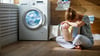 Waschmaschinen verschlingen nicht nur Socken. Eine Frau aus den USA vergaß ihren Tippschein in der Schmutzwäsche – der Millionengewinn ist verloren.