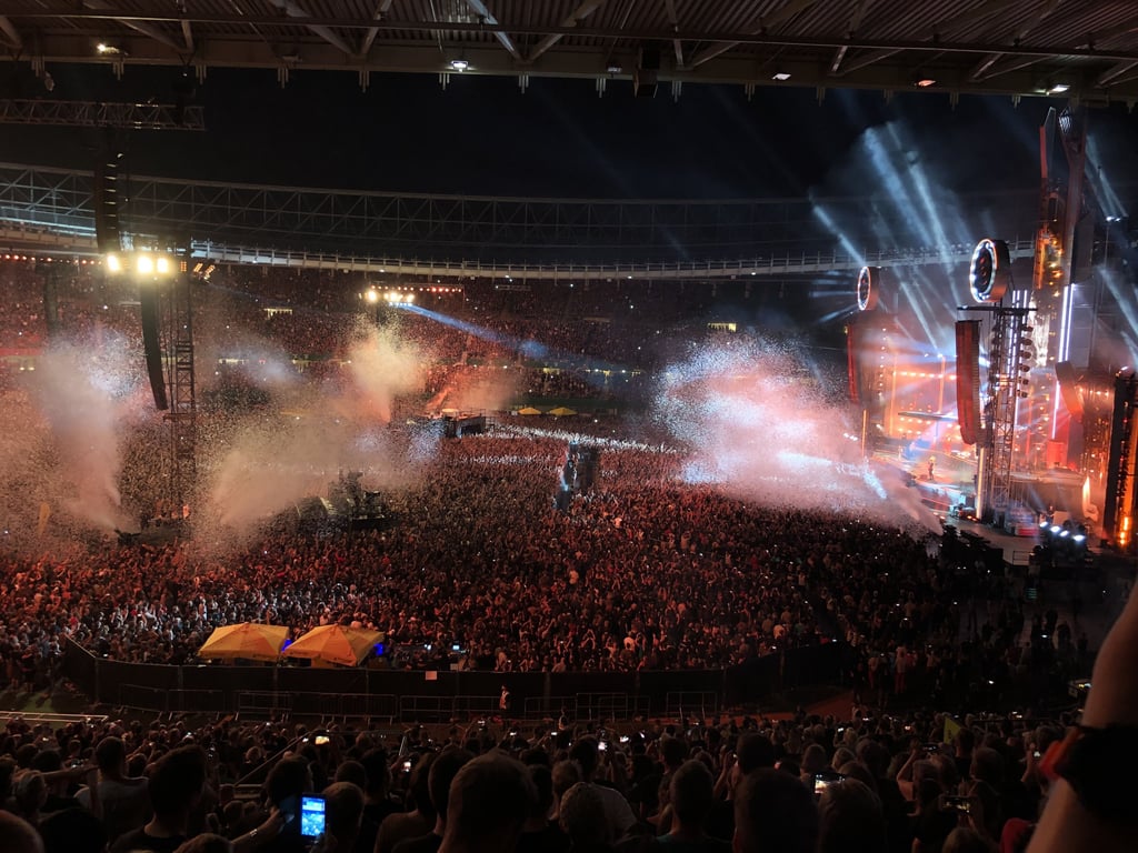 Hunderte Fans stürmen Rammstein-Shop in Wien 