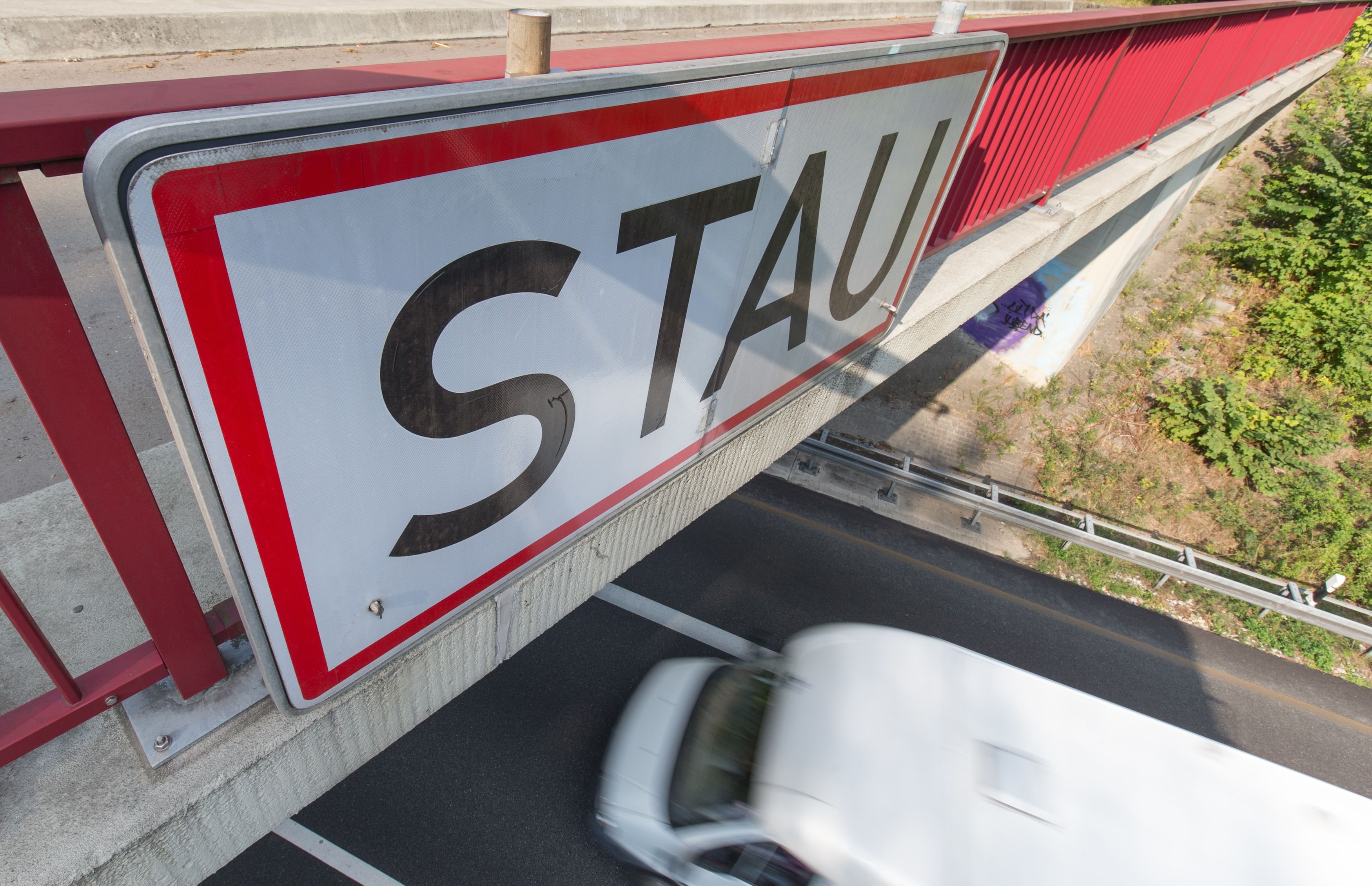 A1/Greven: Unfall Auf Autobahn – Lkw Durchbricht Leitplanke