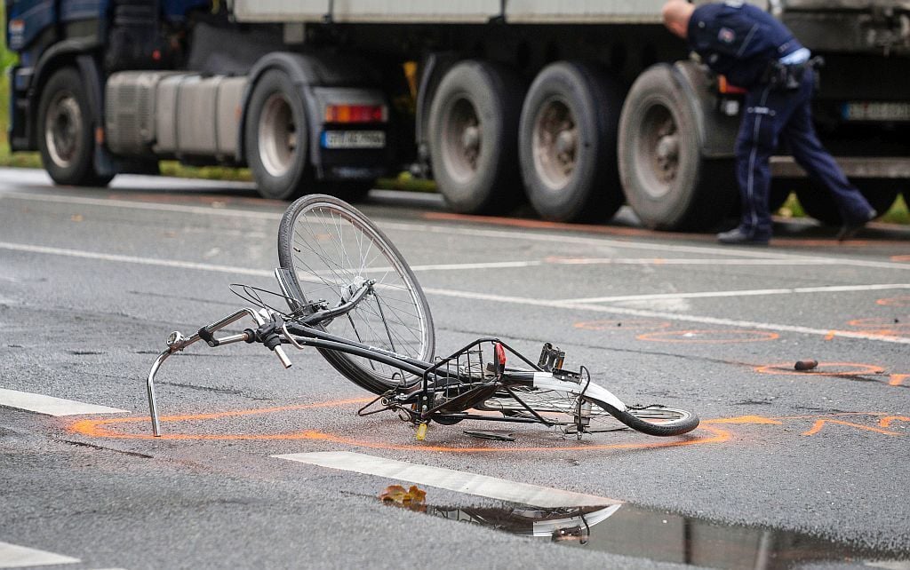 Gronau: Schwerer Unfall! Mann Von Lkw Erfasst Und Mitgeschleift