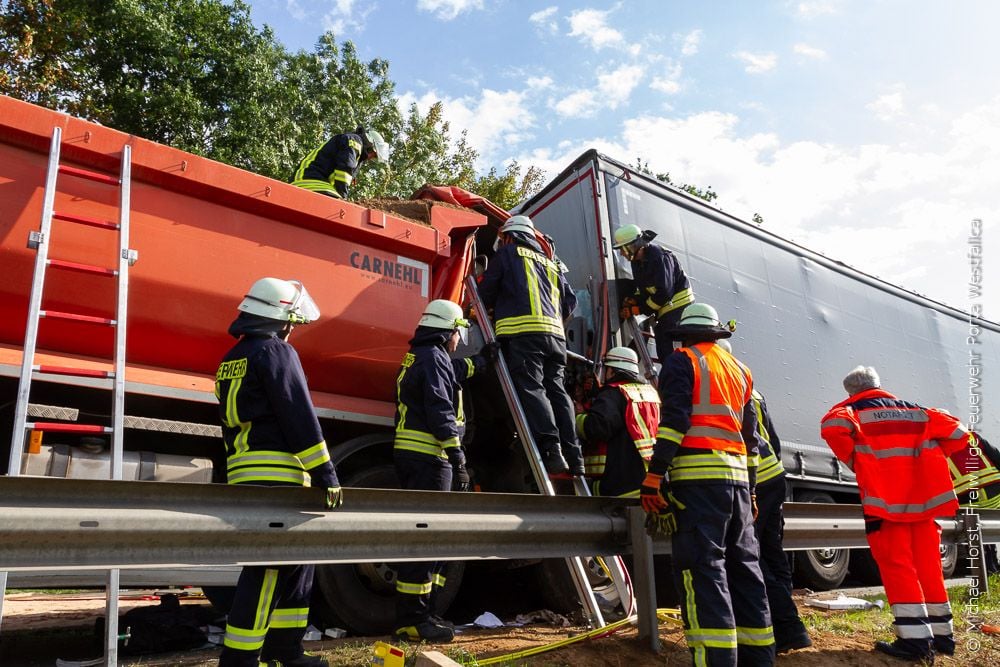 Porta Westfalica: Mann Nach Unfall In Lebensgefahr – B 482 Wieder Frei