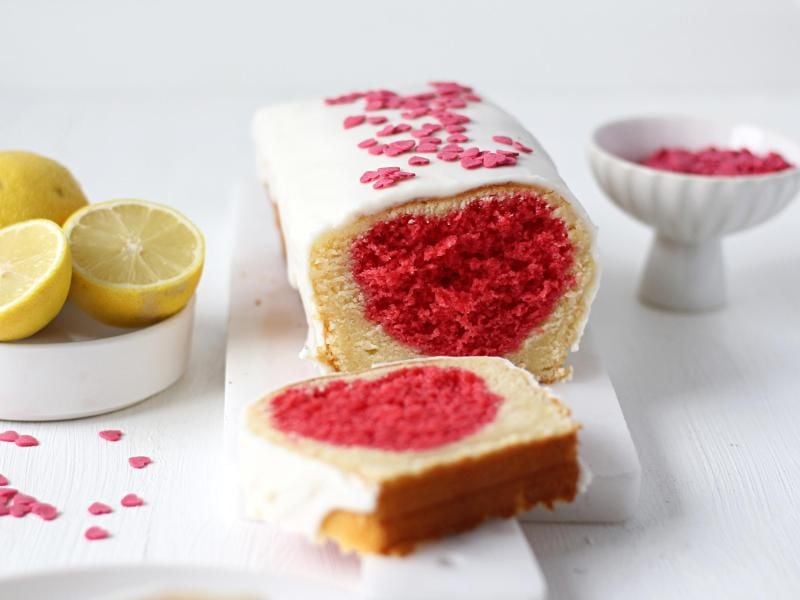 Zitronenkuchen mit Guss und herziger Überraschung