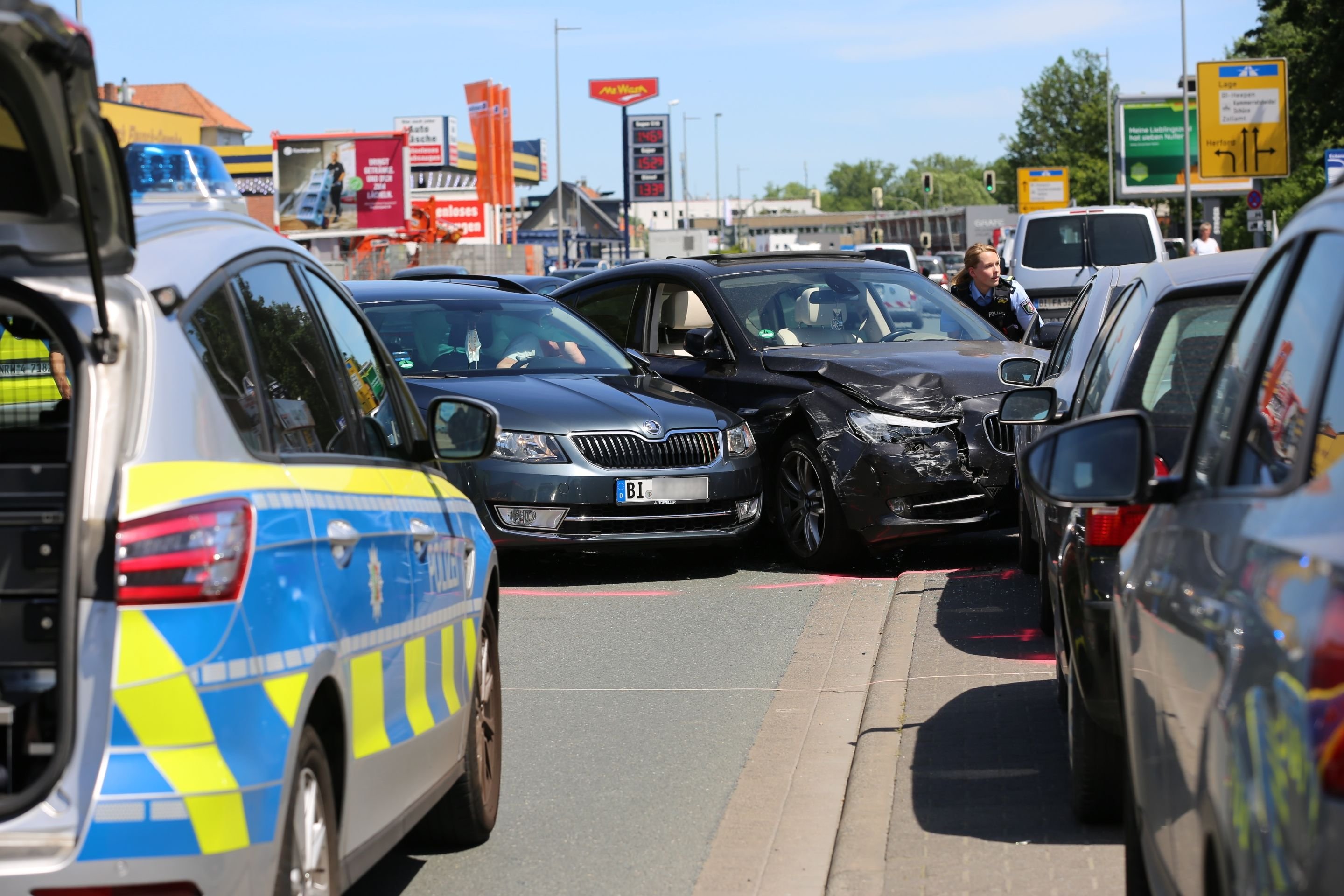 Drei Autos An Unfall Auf Der Eckendorfer Straße Beteiligt