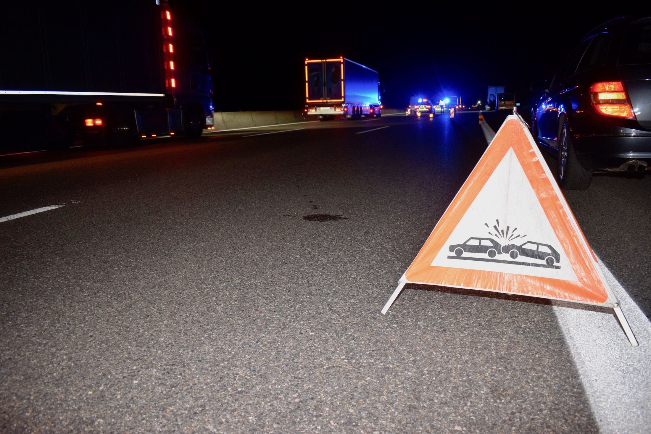 A31 Bei Heek: Unfall Bei Überholvorgang – Mann (30) Unter LKW Eingeklemmt