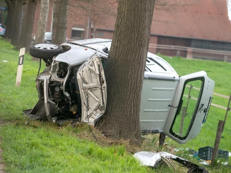 Zusammenstoß Auf B9: Mann Stirbt, Ehefrau Schwer Verletzt