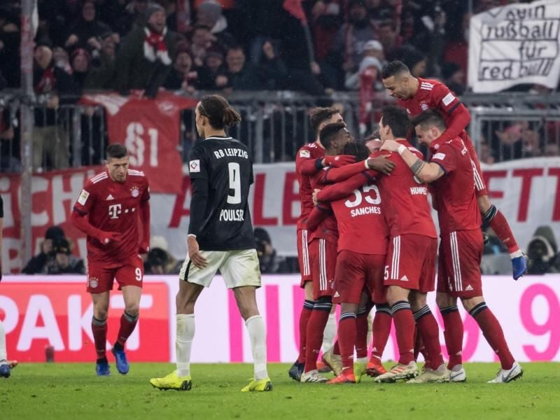 Bayern Verkürzt Abstand Zu BVB - Schalke Tiefer In Der Krise