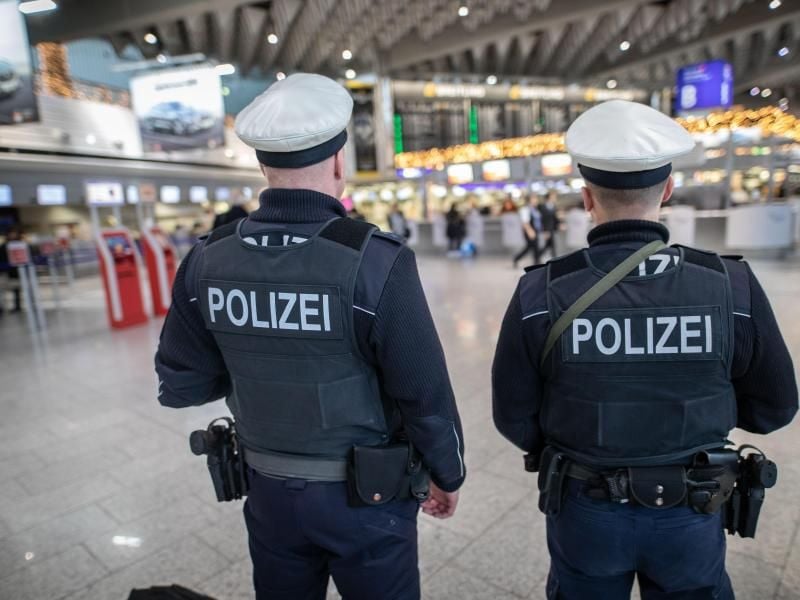 Bundespolizei Leistet Erfolgreich Erste Hilfe Am Flughafen