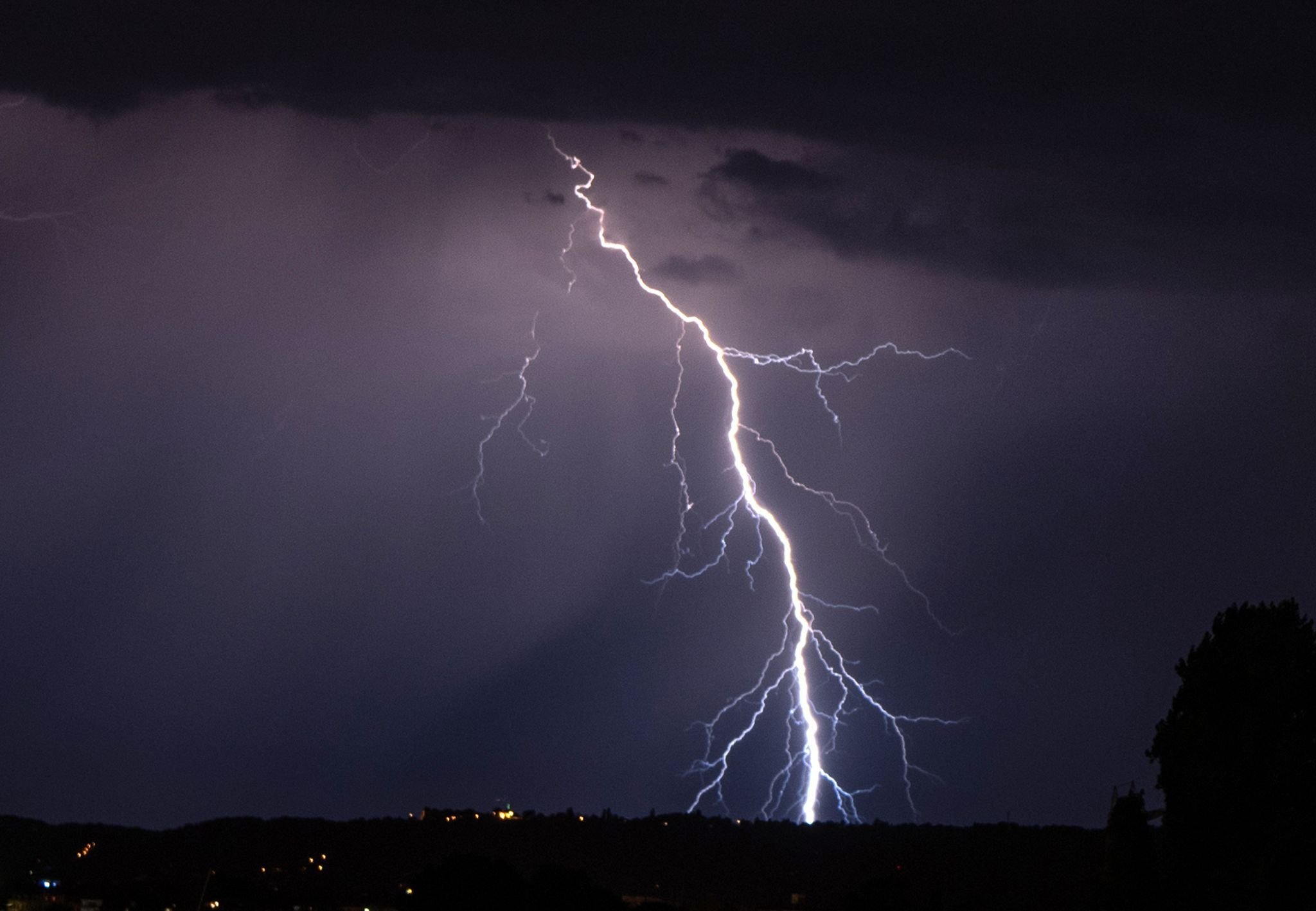 Kräftige Gewitter Mit Starkregen In Teilen