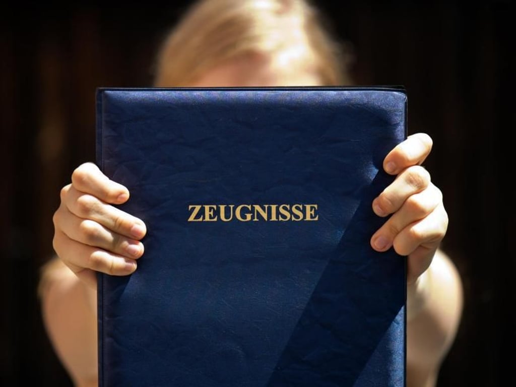  Rund 2,5 Millionen NRW-Schüler bekommen Halbjahreszeugnisse Motiv 