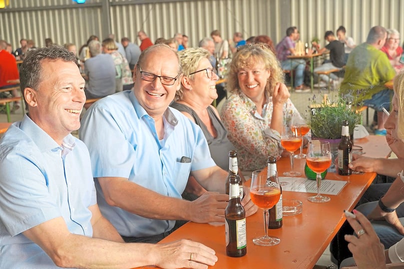 Einfach mal wieder unbeschwert lachen, Freunde treffen, das Leben genießen! Die Menschen waren begeistert und genossen den Hofverkauf bei der Familie Schulze-Wenning, wo nicht nur Ascheberg sich am Wochenende traf.