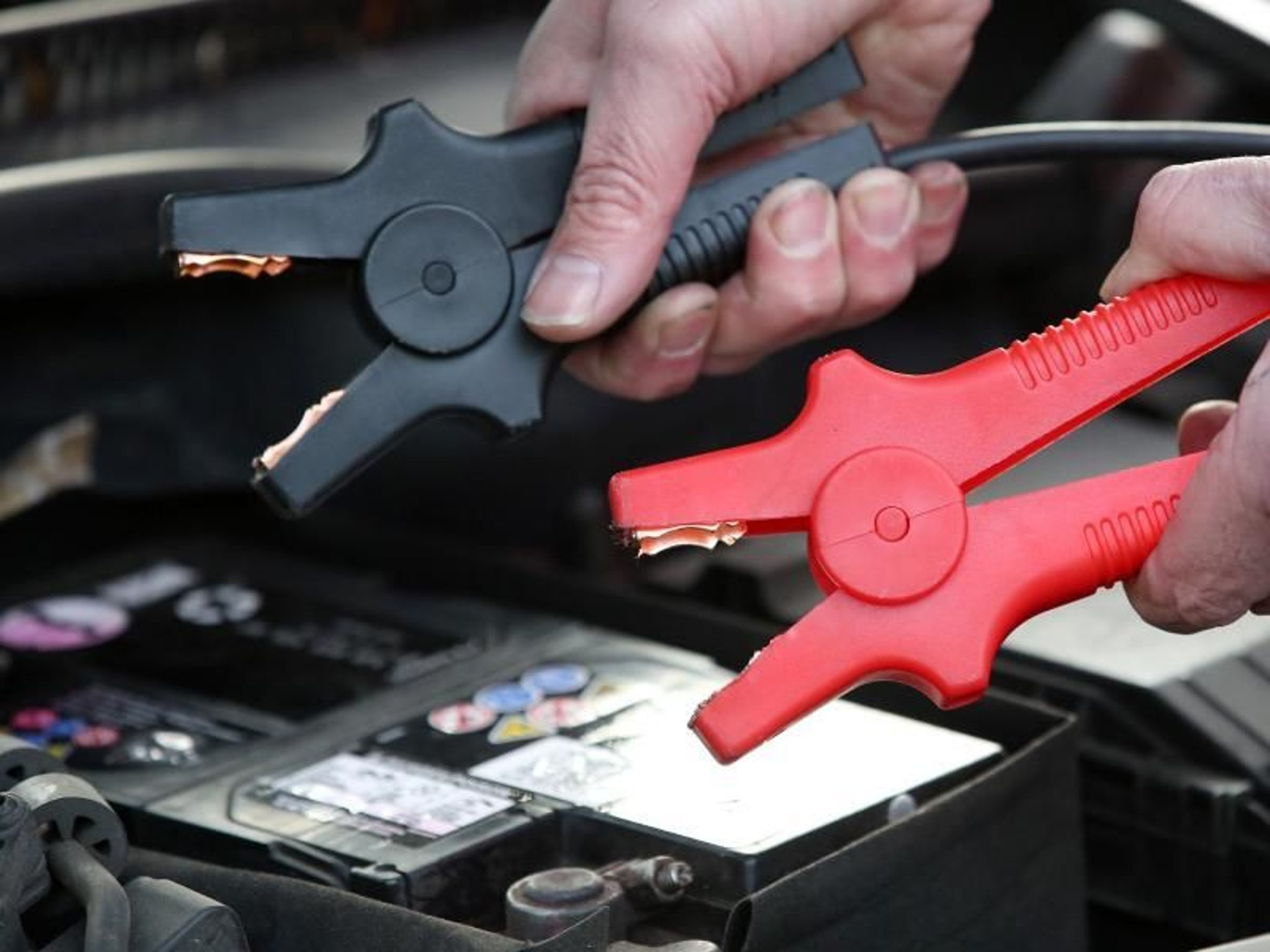 Kann man seine Autobatterie selbst testen?