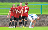 Da strahlen die Gesichter der Preußen: Jan Dahlke hat gegen den MSV Duisburg zum Halbzeitstand von 2:0 eingeköpft.