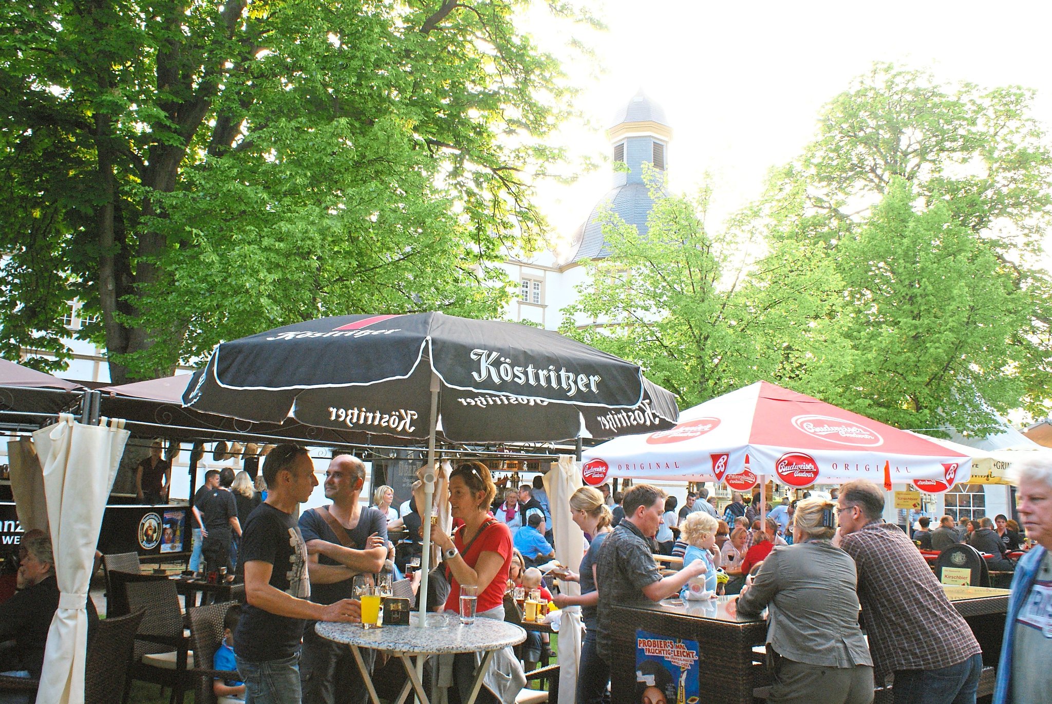 Gleich drei Biergärten werden im Schlosspark aufgebaut