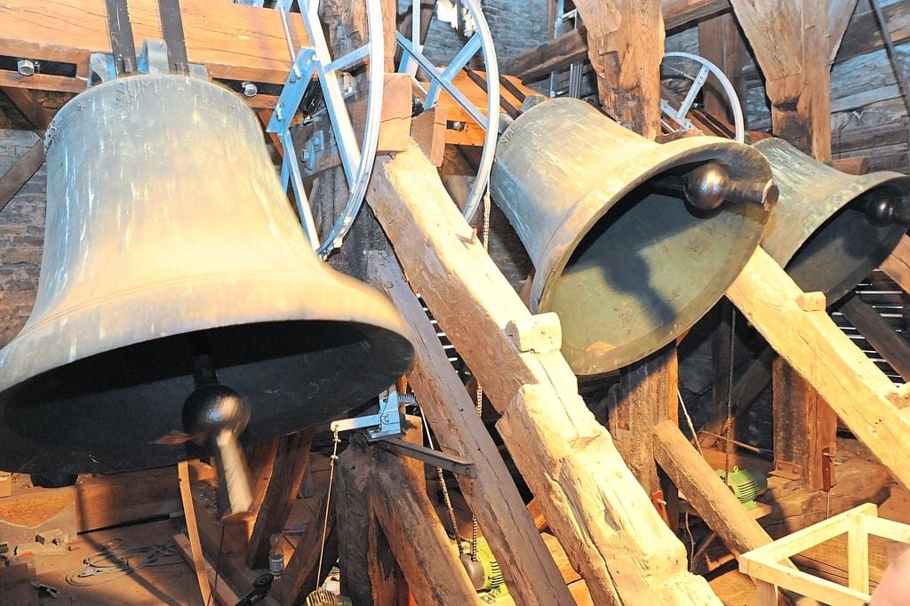Kirchenglocken läuten für Flutopfer