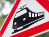 In Hessen hat es an einem unbeschrankten Bahnübergang einen tödlichen Unfall gegeben.