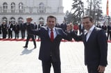 2020: Die früheren Ministerpräsidenten Griechenlands und Nordmazedoniens, Alexis Tsipras und Zoran Zaev (l.), werden für ihre Einigung im mazedonischen Namensstreit ausgezeichnet.