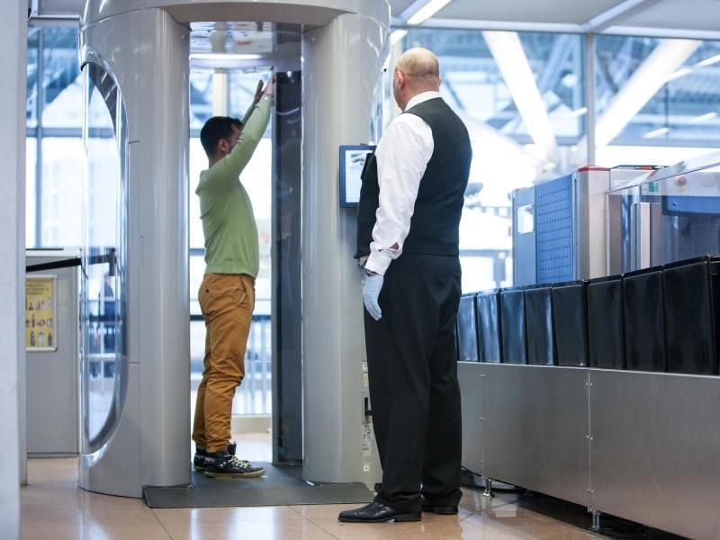 Sicherheitskontrolle Flughafen Was Muss Aufs Band www.muensterschezeitung.de