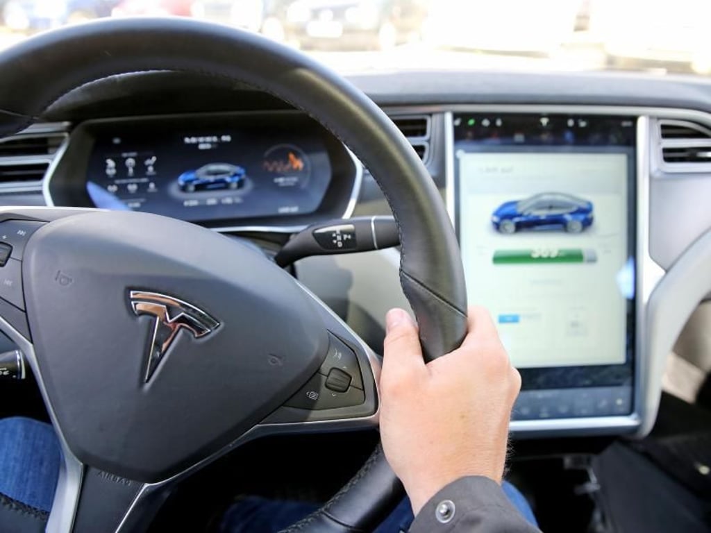 US-Behörde fordert von Tesla Informationen zu «Autopilot»