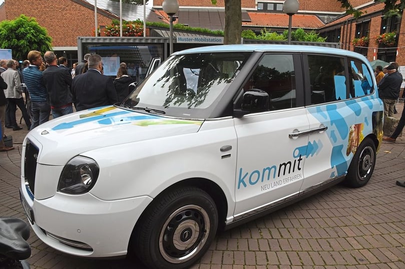 Ab dem 19. August sind die London Taxis in Senden auf Tour, die vor dem Rathaus vorgestellt wurden.