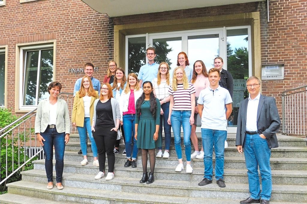 Erfolgreiche Ausbildung im Finanzamt