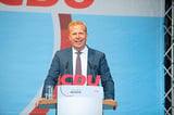 Henning Rehbaum beim Wahlkampfauftritt von Armin Laschet am 18. September 2021 auf dem Marktplatz in Warendorf.