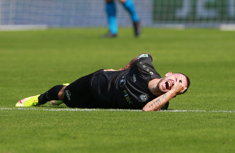Bereits nach zehn Minuten verletzt ausgewechselt: Preußens Joshua Holtby.