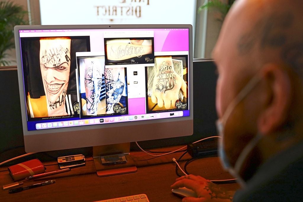 Was würde das Tattoo beim tätowierer im Studio ungefähr kosten