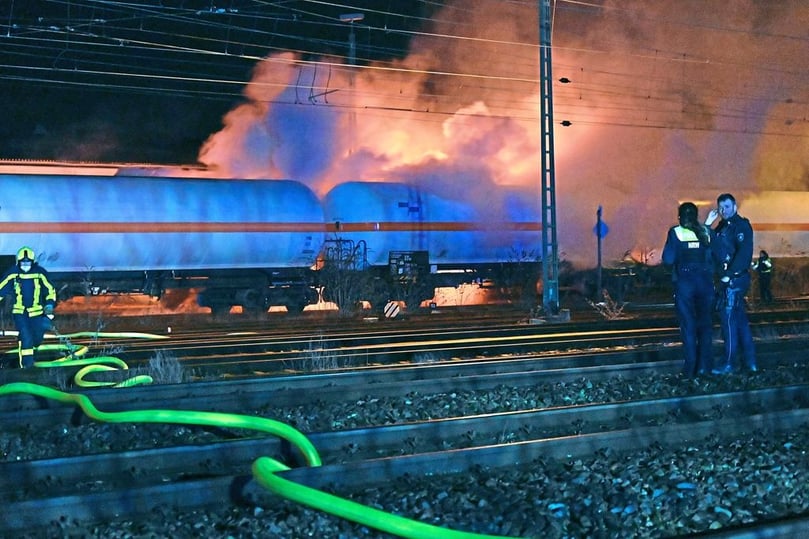 Am Samstagabend (5.2.) wurde die Feuerwehr Münster zu einem Brand auf dem Bahngelände zwischen dem Industrieweg und der Alfred-Krupp-Straße gerufen.