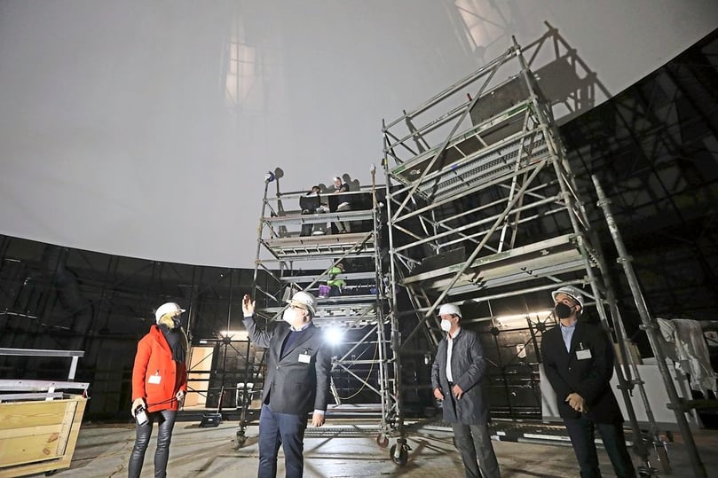 Das LWL-Planetarium erhält aktuell eine neue Projektionsfläche.