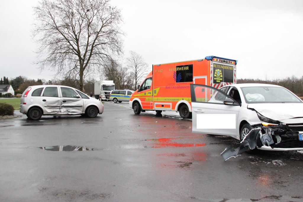 Unfall in Bad Oeynhausen: Missglücktes Abbiegemanöver in Werste