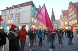 150 Menschen nahmen laut Polizei am Gegenprotest am Montag (14.02.2022) am Prinzipalmarkt teil.